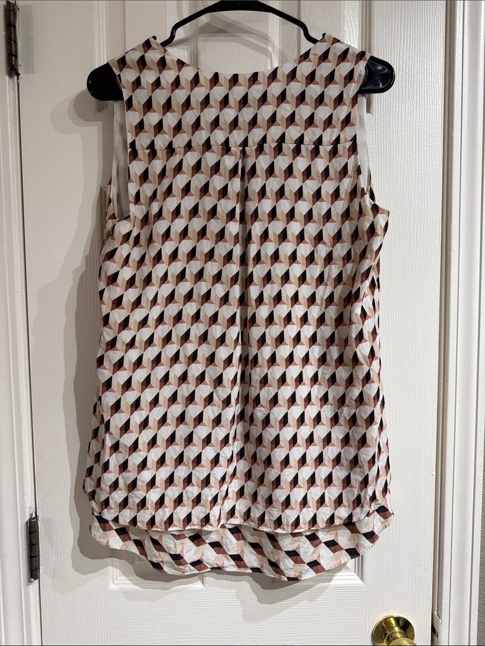 Silk White House Black Market Geometric V-Neck Sleeveless Top size small - Picture 4 of 6